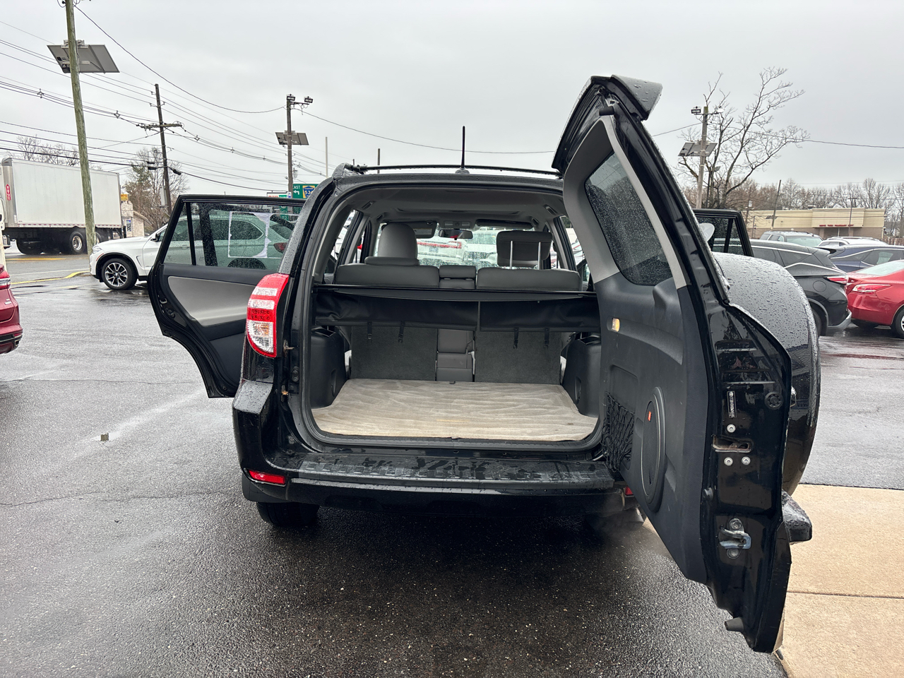 Toyota RAV4 4WD 4dr V6 5-Spd AT Ltd (Natl) 2011