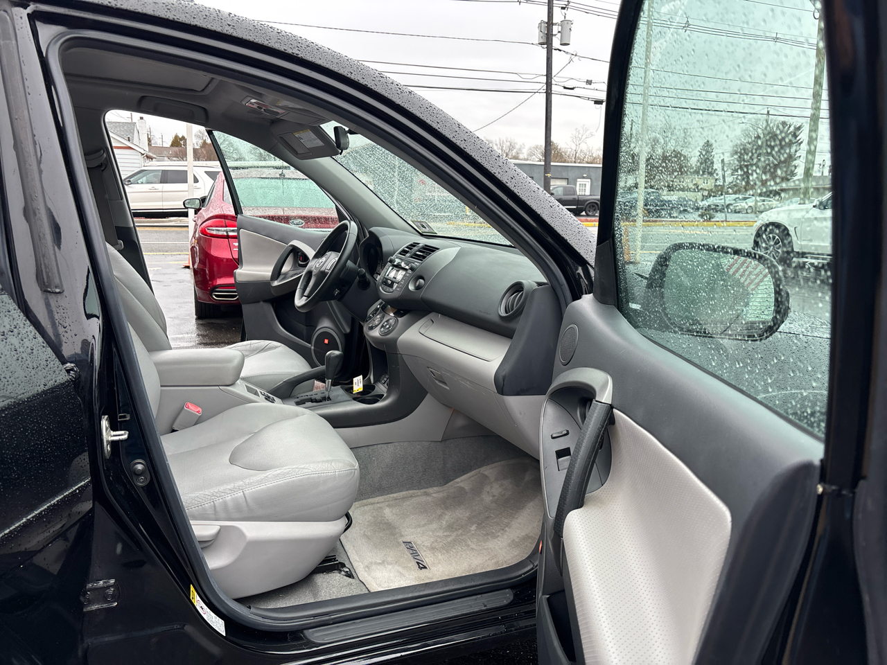 Toyota RAV4 4WD 4dr V6 5-Spd AT Ltd (Natl) 2011