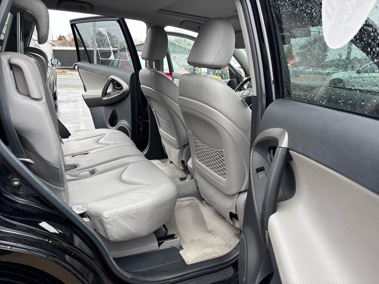 Toyota RAV4 4WD 4dr V6 5-Spd AT Ltd (Natl) 2011