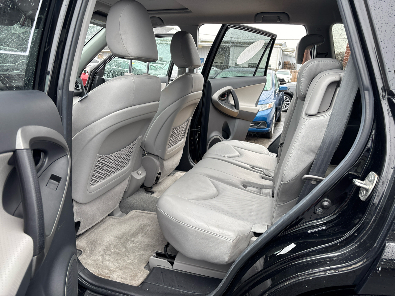 Toyota RAV4 4WD 4dr V6 5-Spd AT Ltd (Natl) 2011