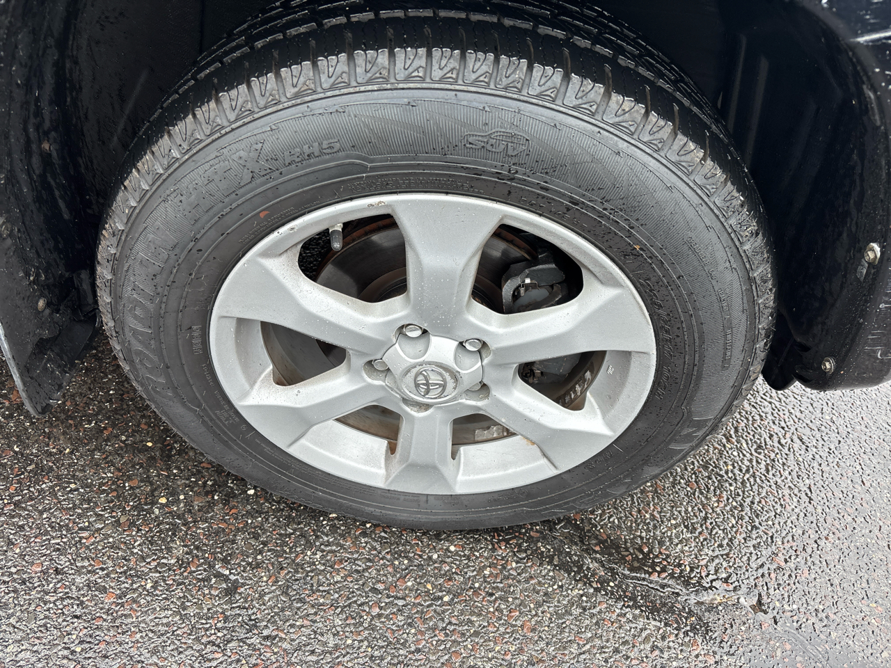 Toyota RAV4 4WD 4dr V6 5-Spd AT Ltd (Natl) 2011