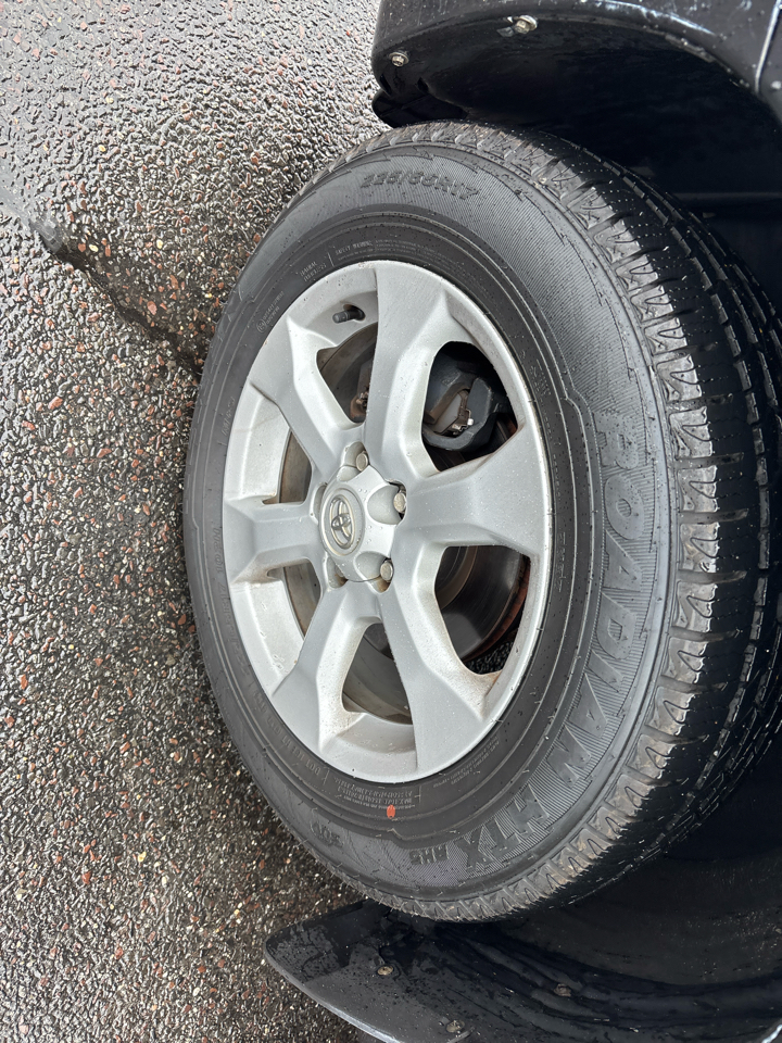 Toyota RAV4 4WD 4dr V6 5-Spd AT Ltd (Natl) 2011