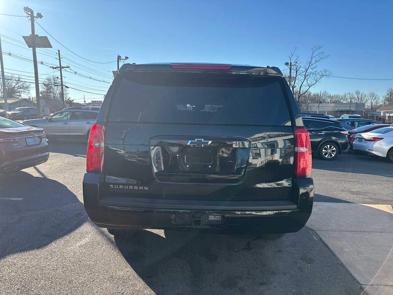 Chevrolet Suburban 4WD 4dr 1500 LT 2017