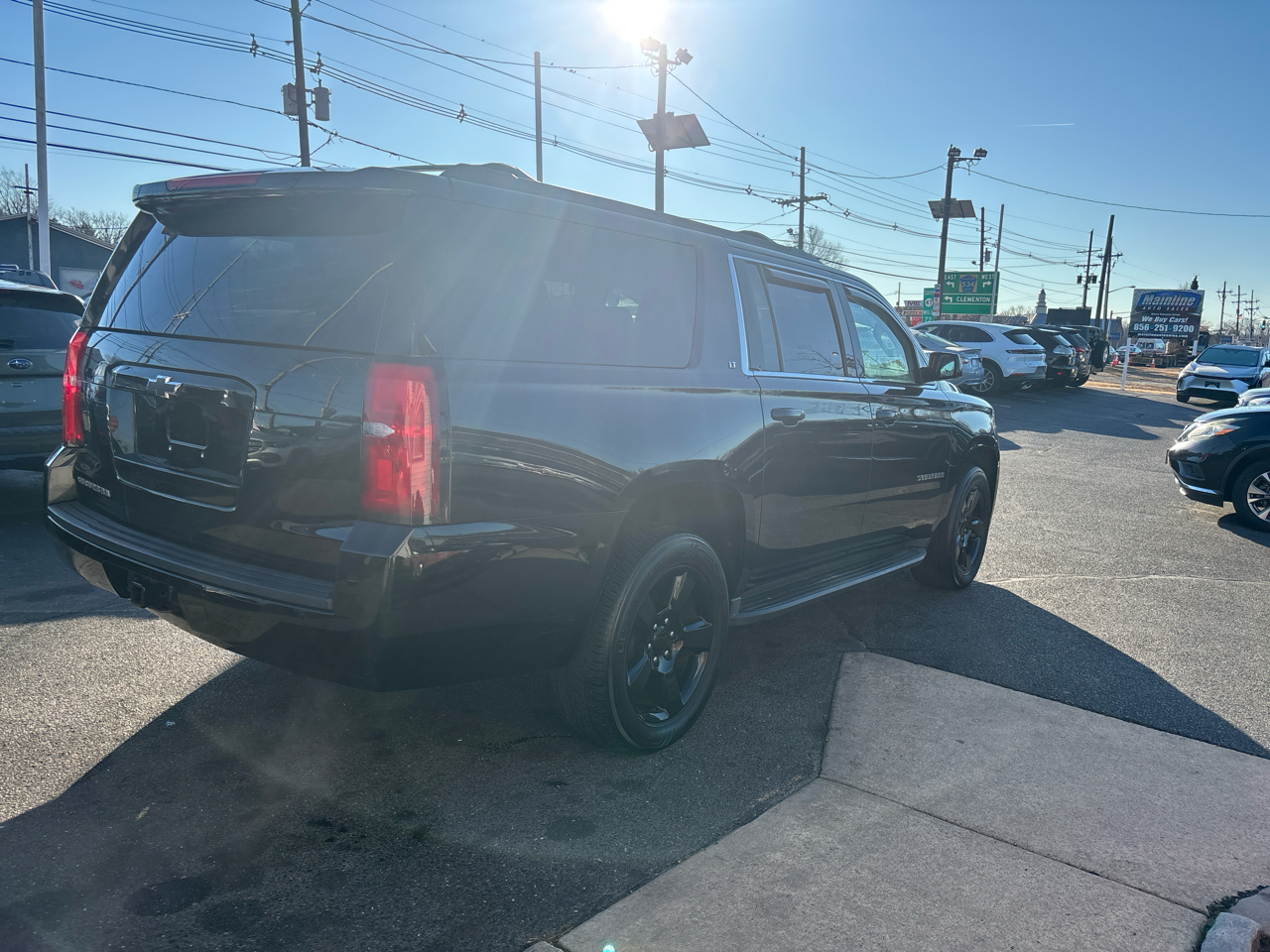 Chevrolet Suburban 4WD 4dr 1500 LT 2017
