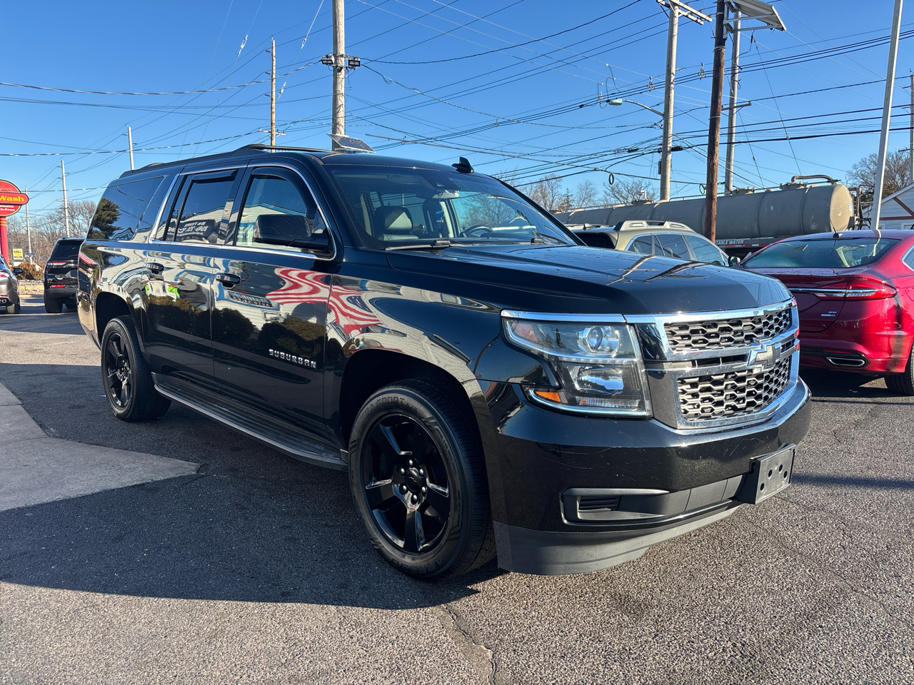 Chevrolet Suburban 4WD 4dr 1500 LT 2017