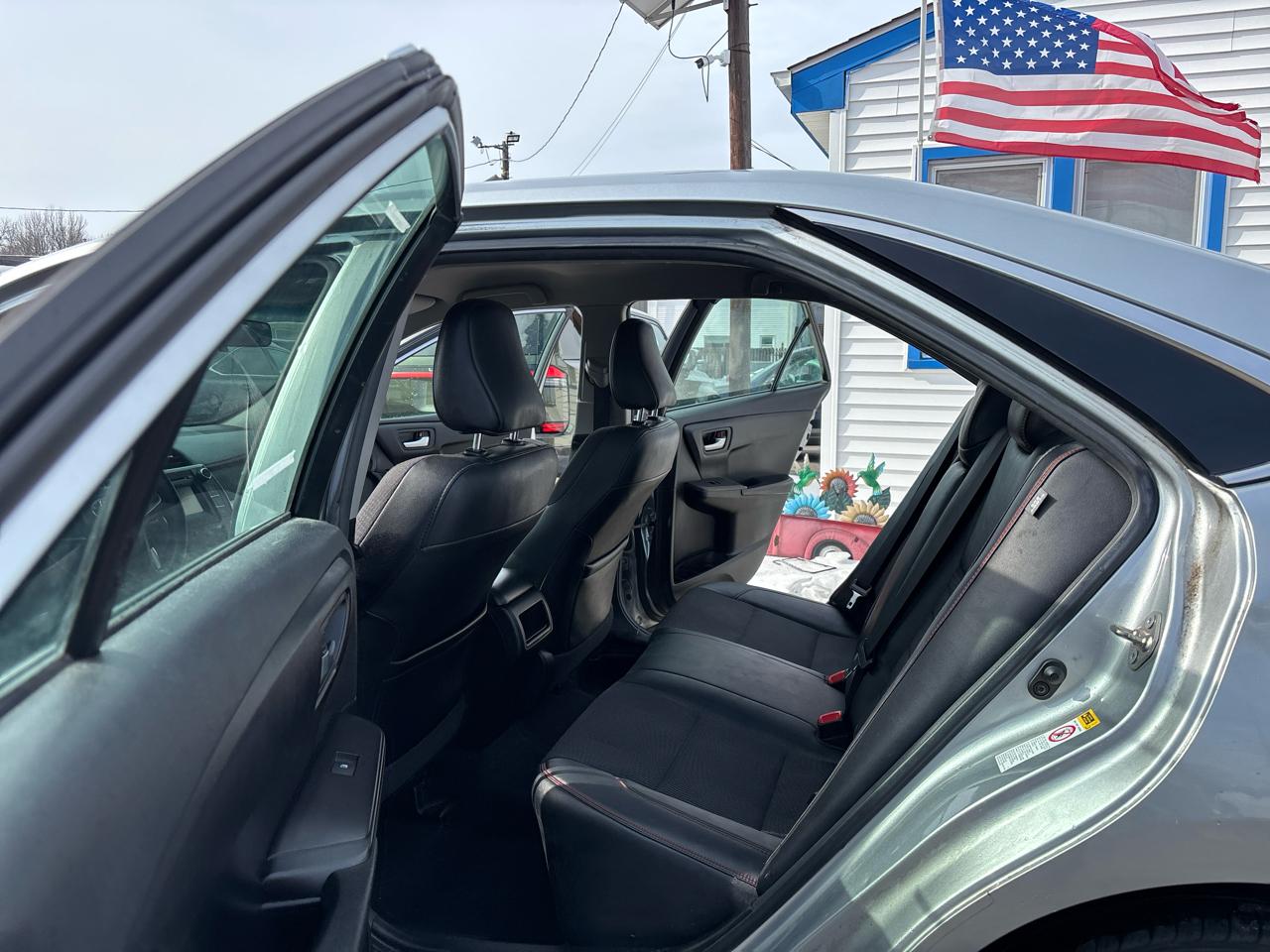 Toyota Camry 4dr Sdn I4 Auto SE w/Special Edition Pkg (Natl) 2016