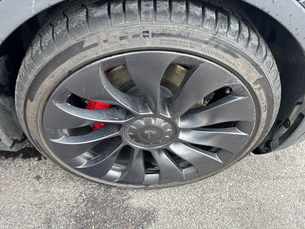 Tesla Model Y Performance AWD 2024