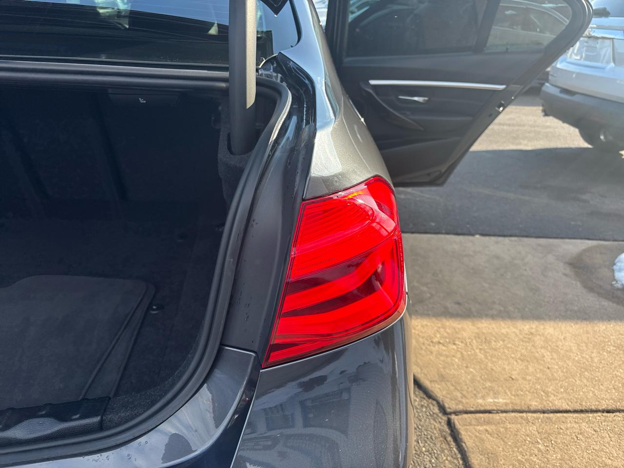 BMW 3 Series 330i xDrive Sedan 2017