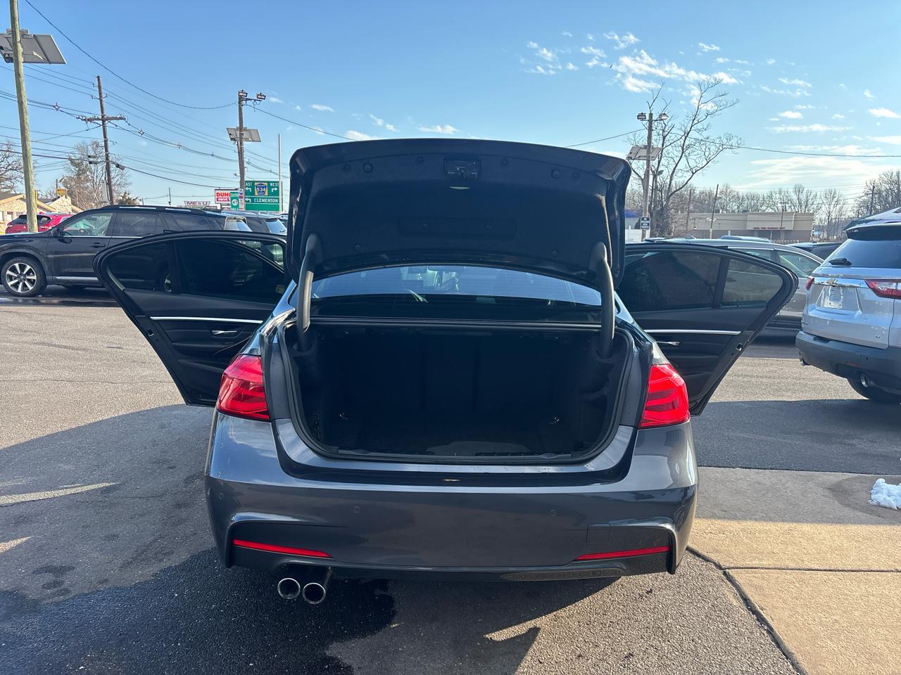 BMW 3 Series 330i xDrive Sedan 2017