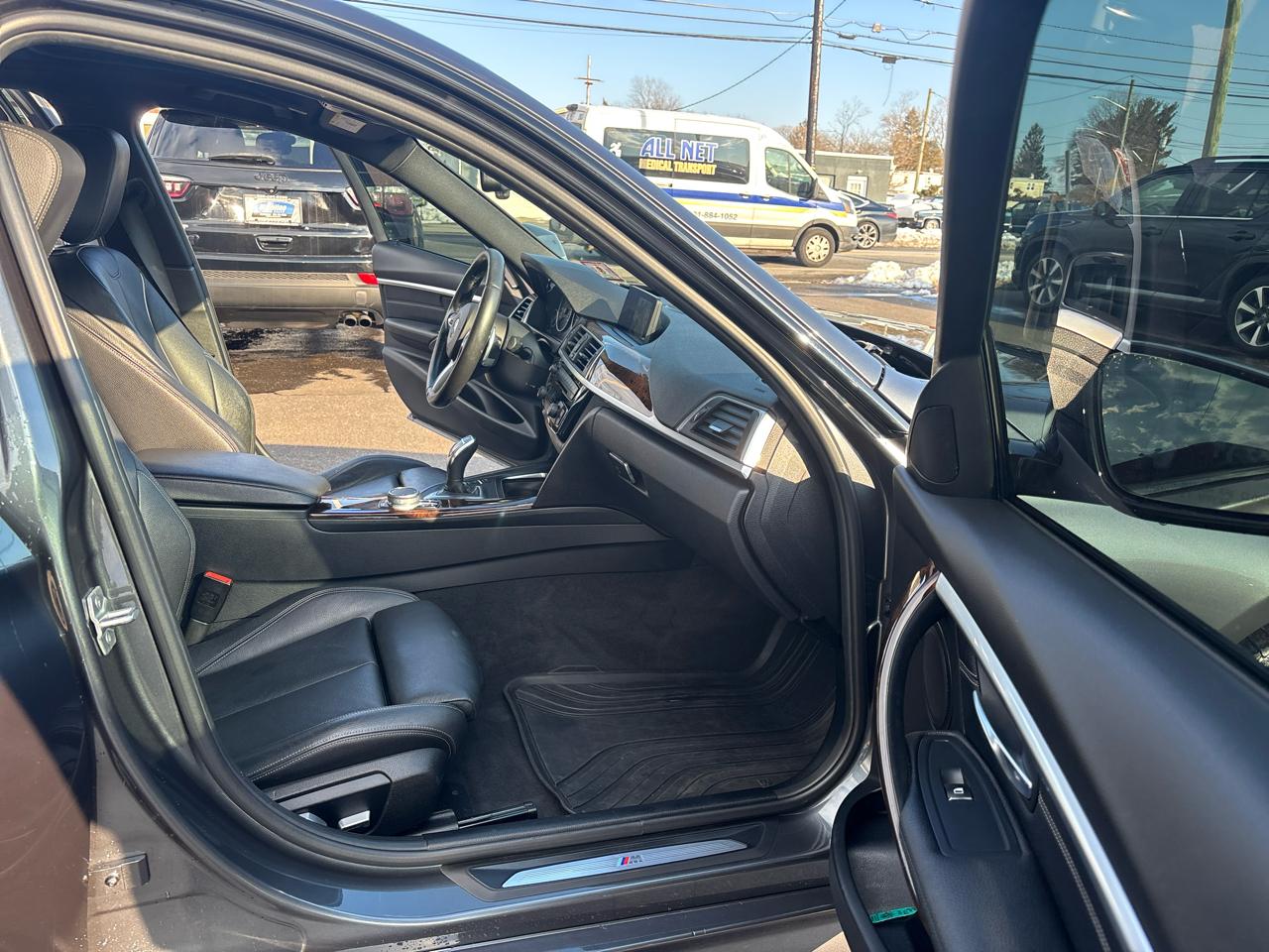 BMW 3 Series 330i xDrive Sedan 2017