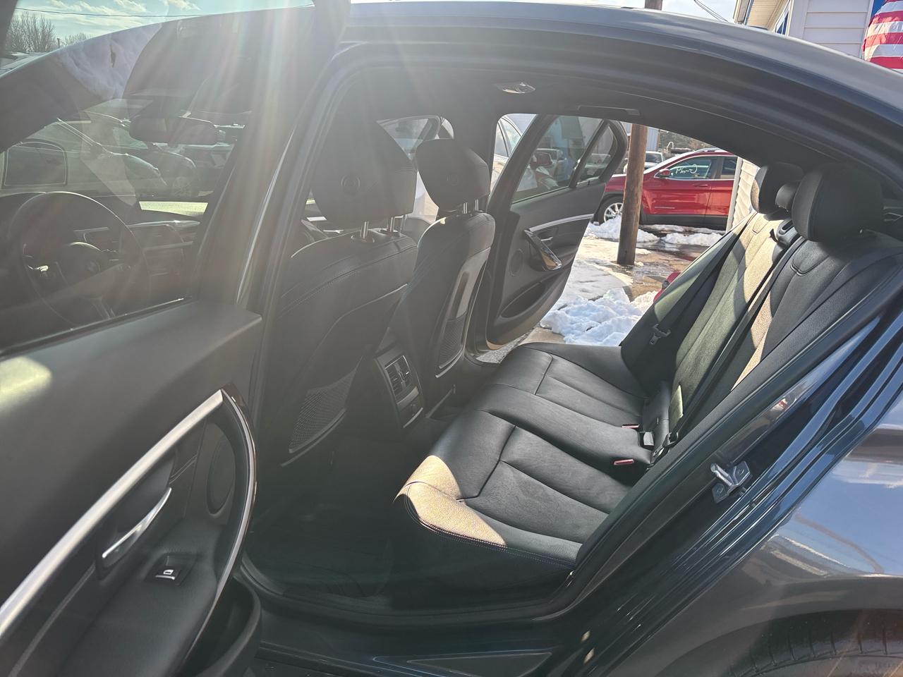 BMW 3 Series 330i xDrive Sedan 2017