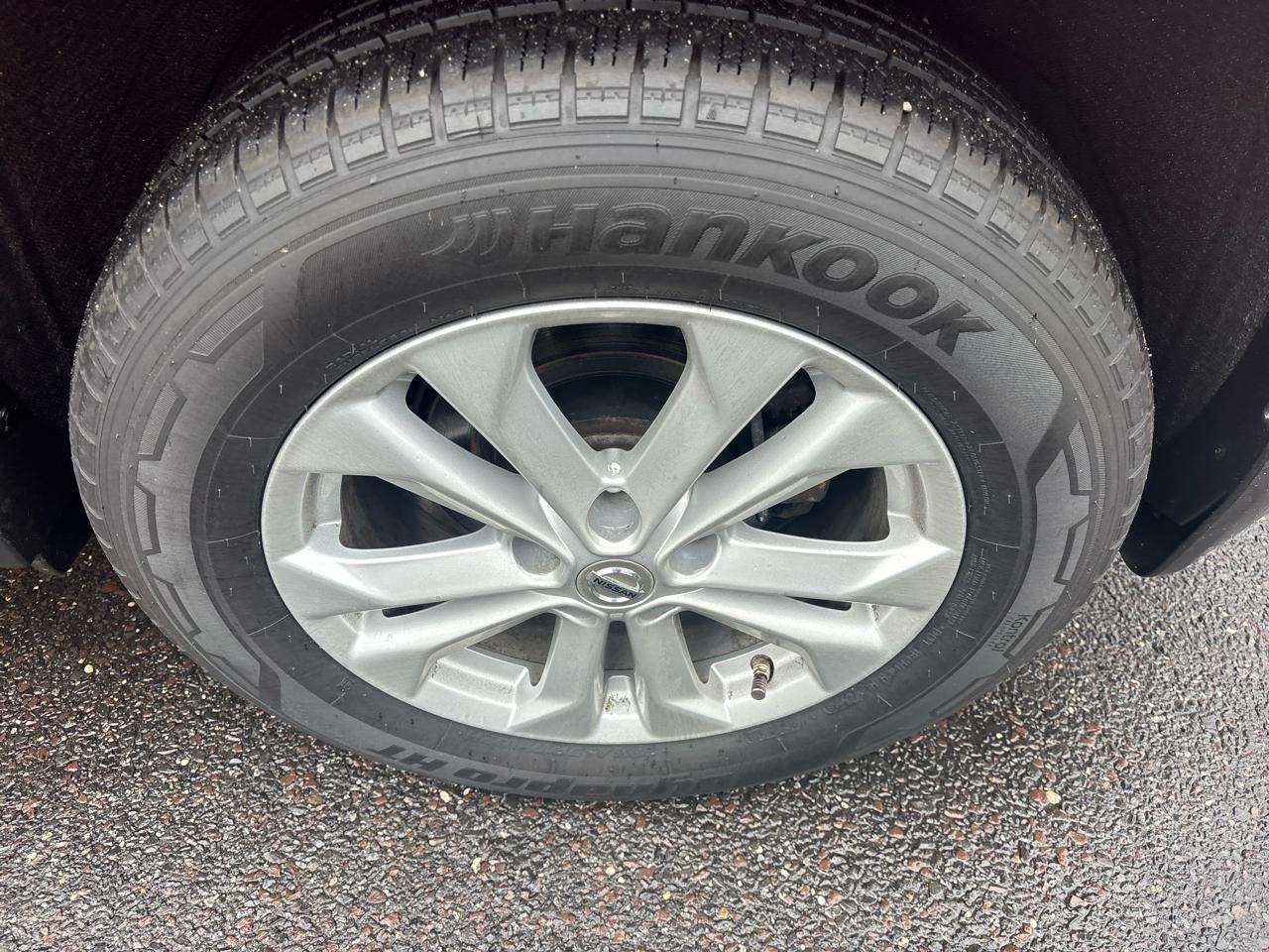 Nissan Rogue AWD 4dr SV 2016