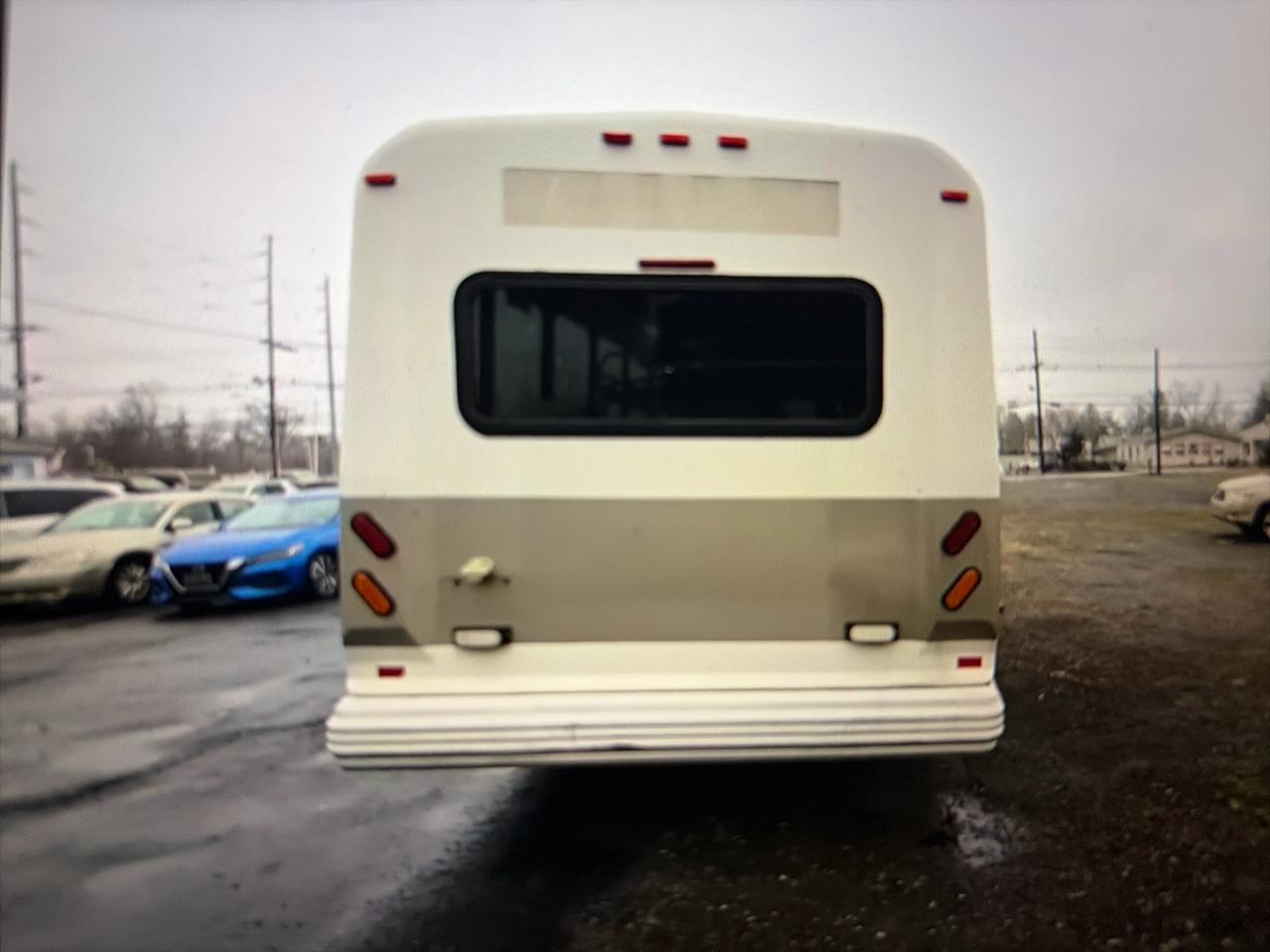 Ford Econoline Commercial Cutaway E-450 Super Duty 158" DRW 2012