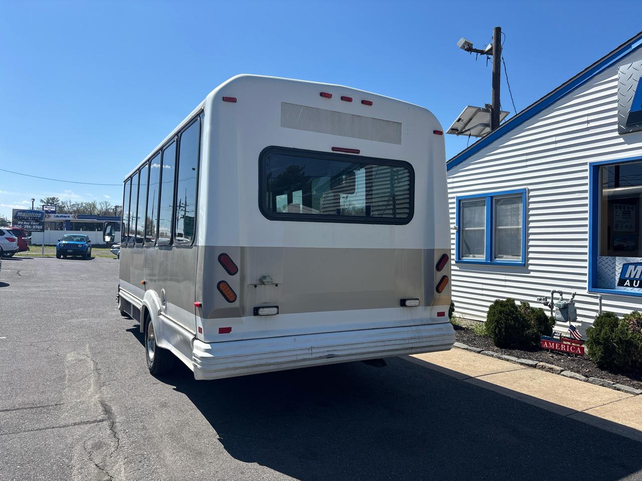 Ford Econoline Commercial Cutaway E-450 Super Duty 158" DRW 2012