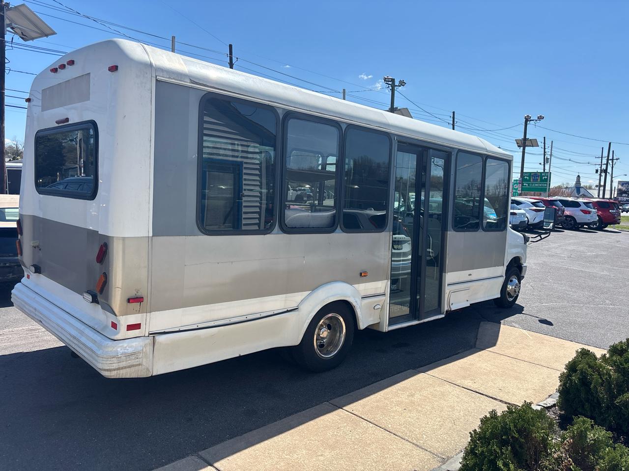 Ford Econoline Commercial Cutaway E-450 Super Duty 158" DRW 2012