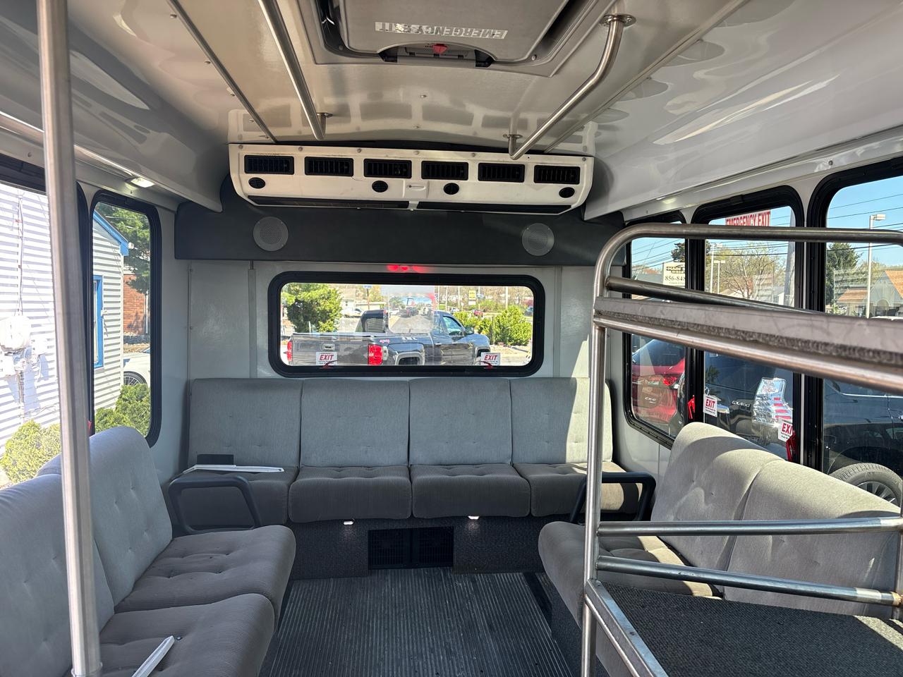 Ford Econoline Commercial Cutaway E-450 Super Duty 158" DRW 2012