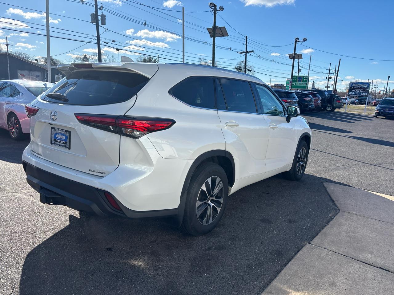 Toyota Highlander XLE AWD (Natl) 2021