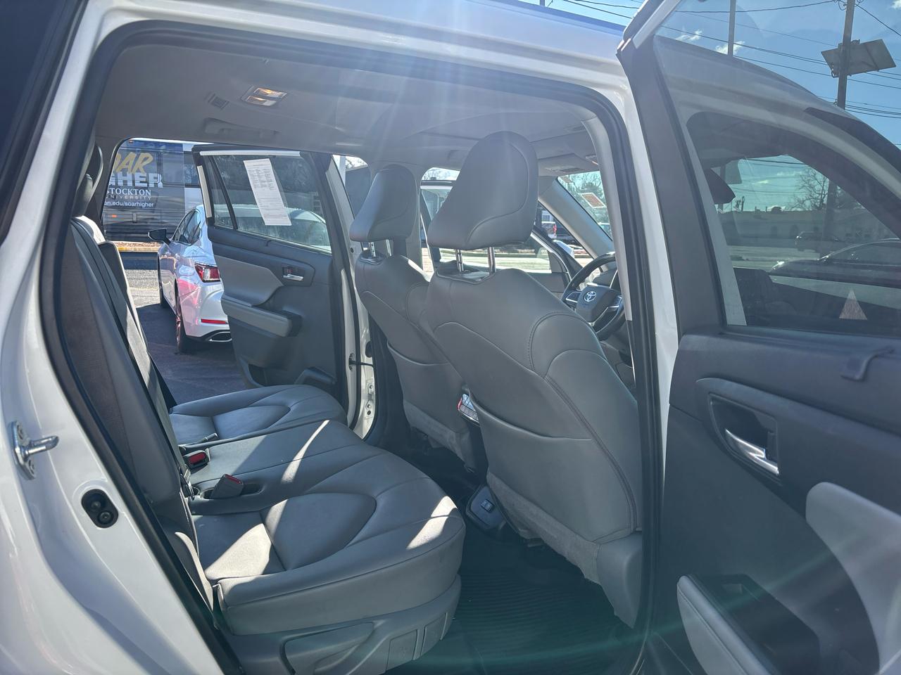 Toyota Highlander XLE AWD (Natl) 2021