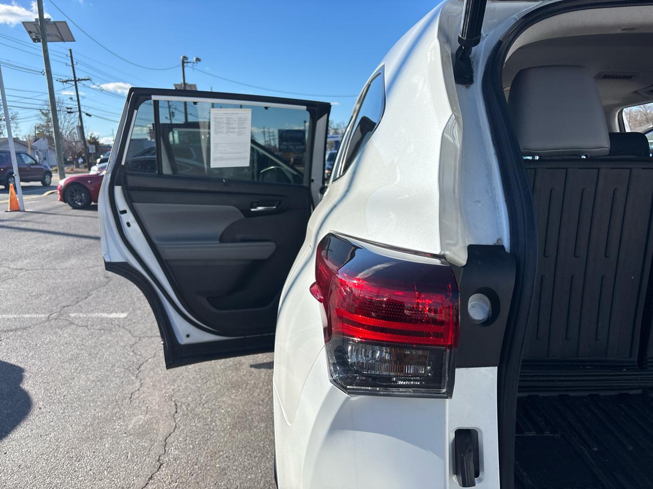 Toyota Highlander XLE AWD (Natl) 2021