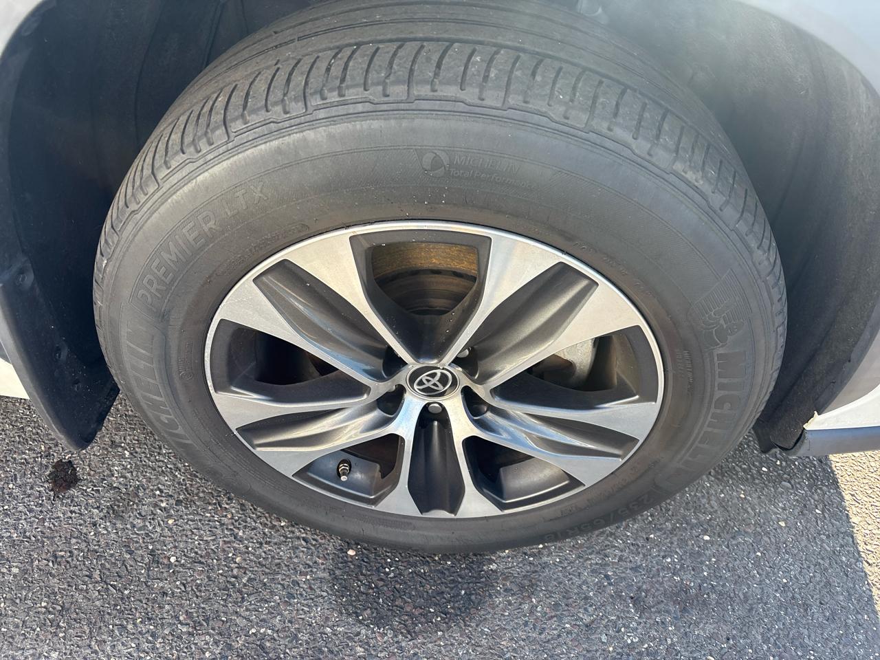 Toyota Highlander XLE AWD (Natl) 2021