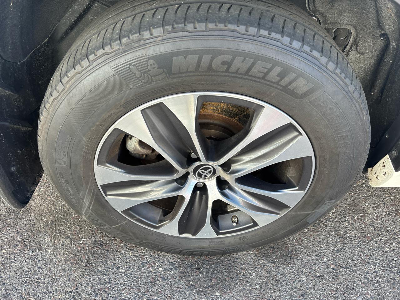 Toyota Highlander XLE AWD (Natl) 2021