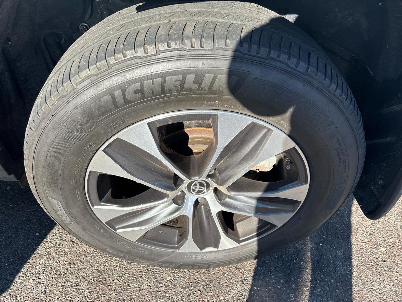 Toyota Highlander XLE AWD (Natl) 2021