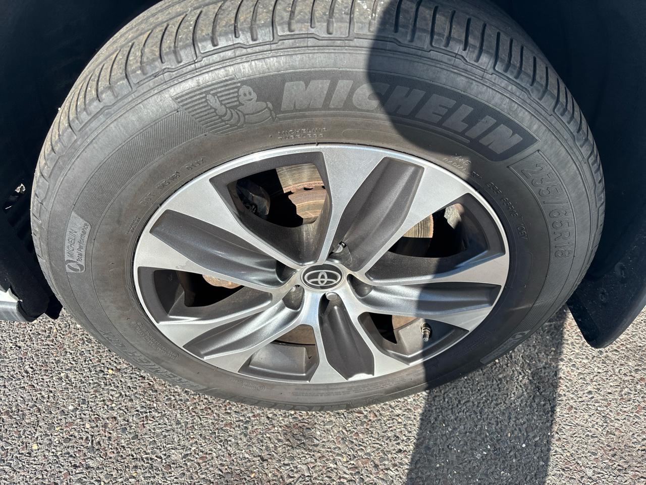 Toyota Highlander XLE AWD (Natl) 2021