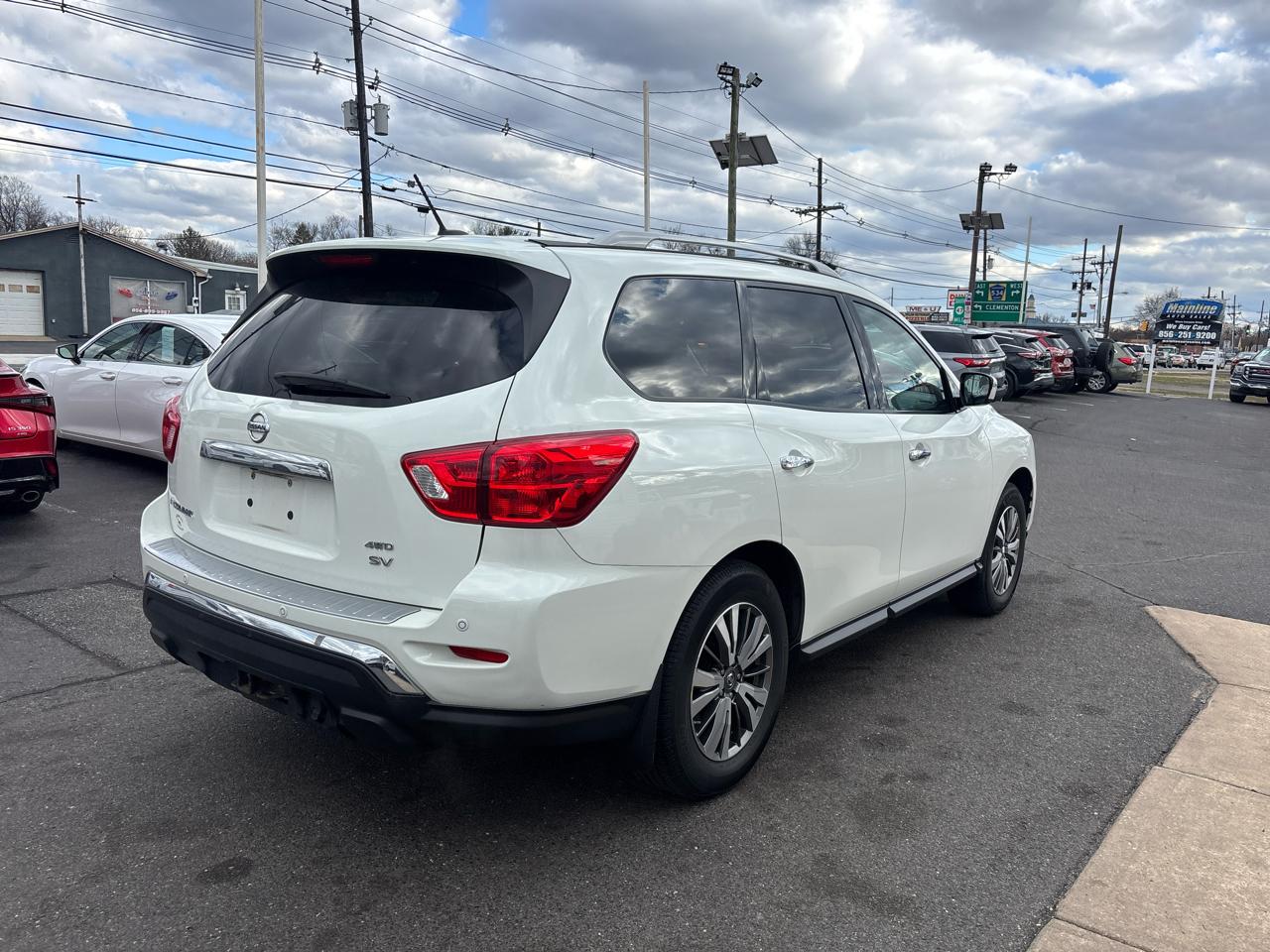 Nissan Pathfinder 4x4 SV 2018