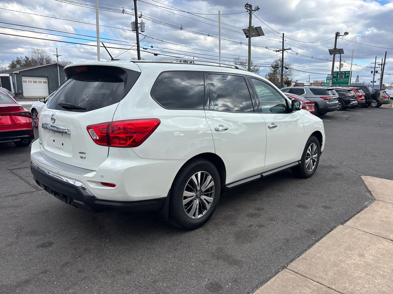 Nissan Pathfinder 4x4 SV 2018