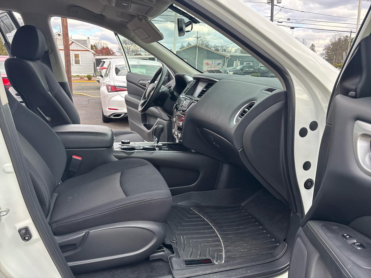 Nissan Pathfinder 4x4 SV 2018