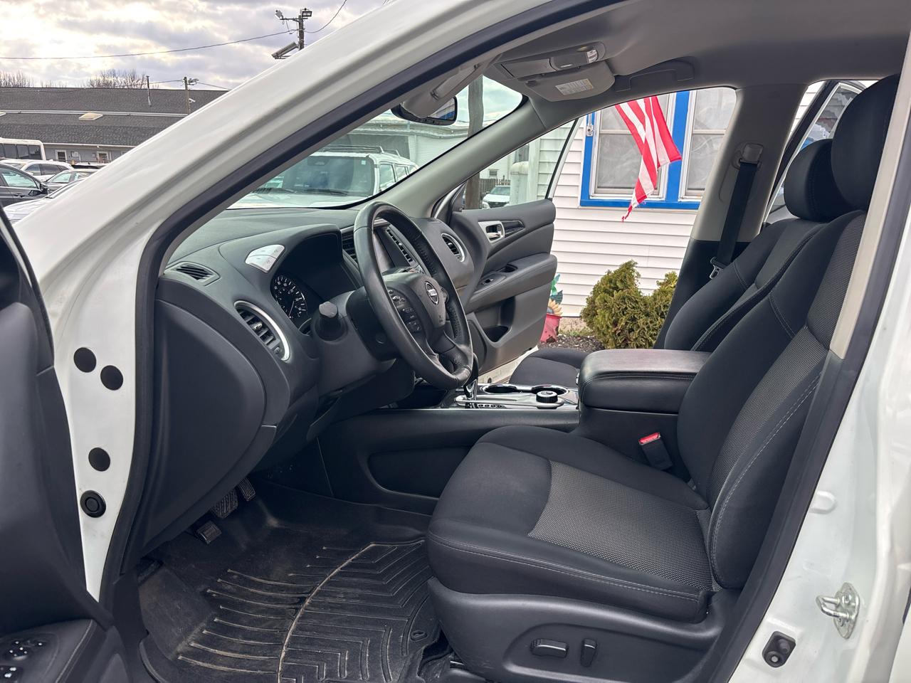 Nissan Pathfinder 4x4 SV 2018