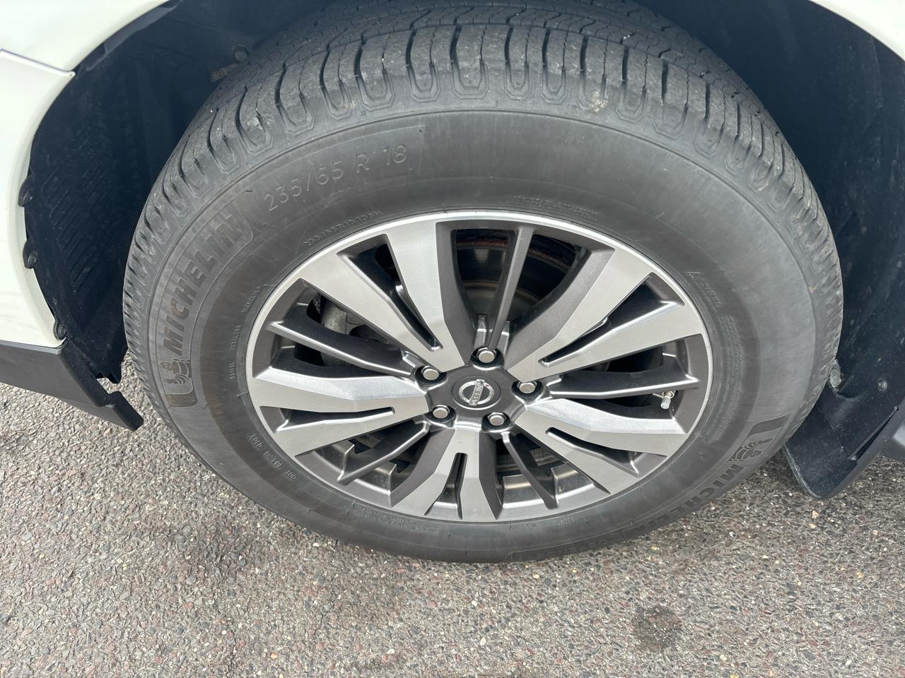 Nissan Pathfinder 4x4 SV 2018