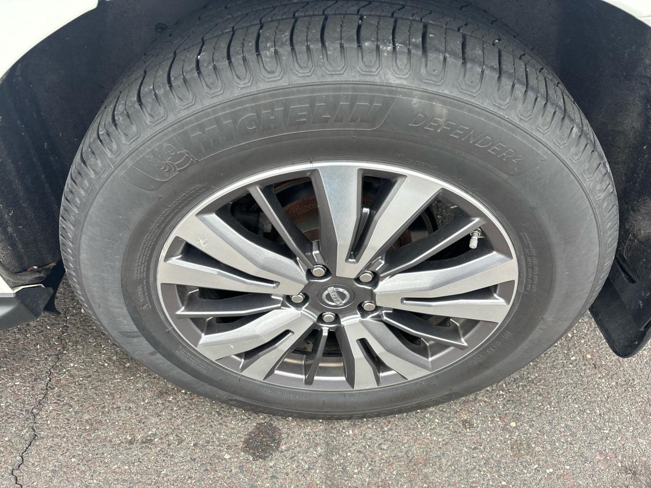 Nissan Pathfinder 4x4 SV 2018