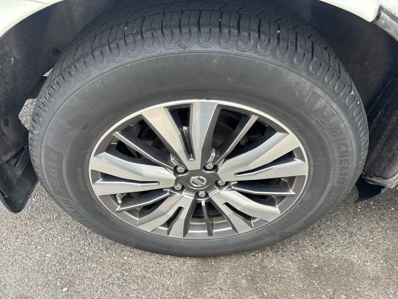 Nissan Pathfinder 4x4 SV 2018