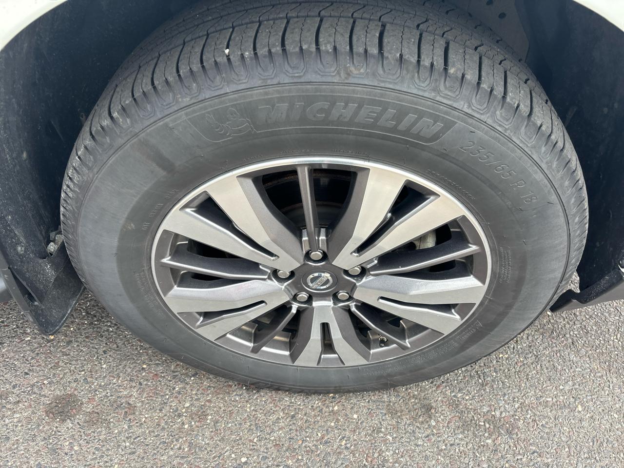 Nissan Pathfinder 4x4 SV 2018