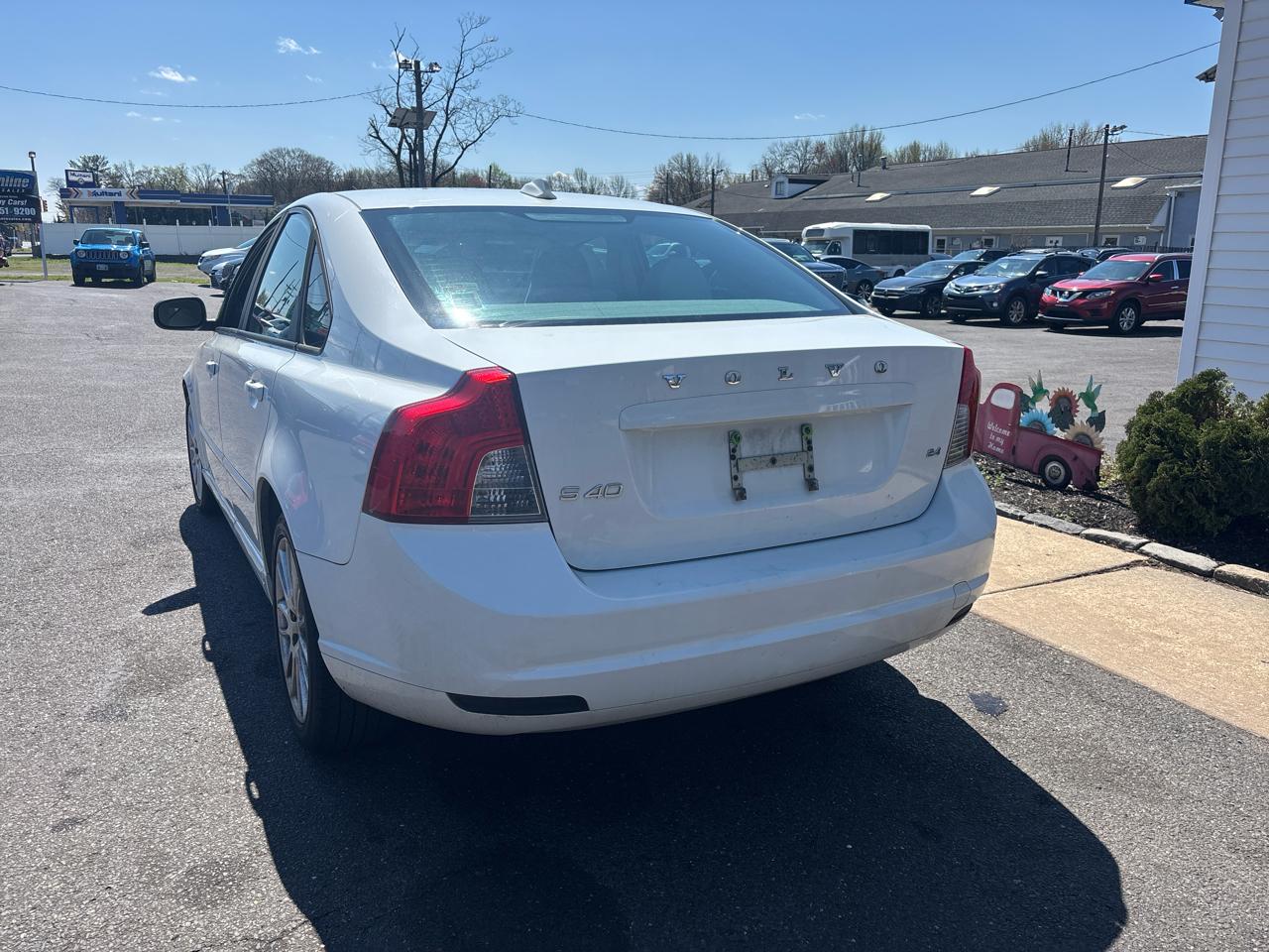 Volvo S40 4dr Sdn Auto FWD 2010