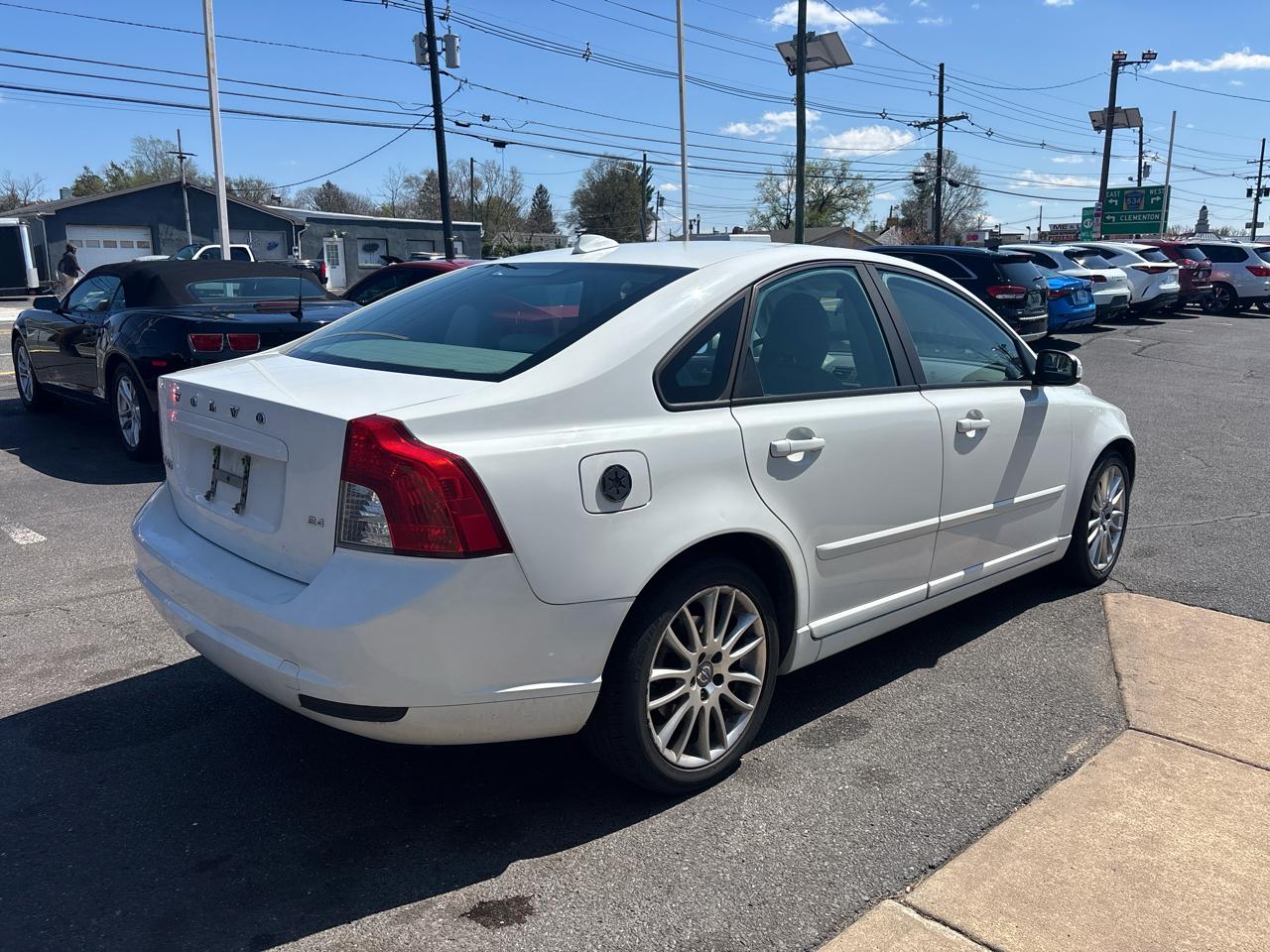 Volvo S40 4dr Sdn Auto FWD 2010