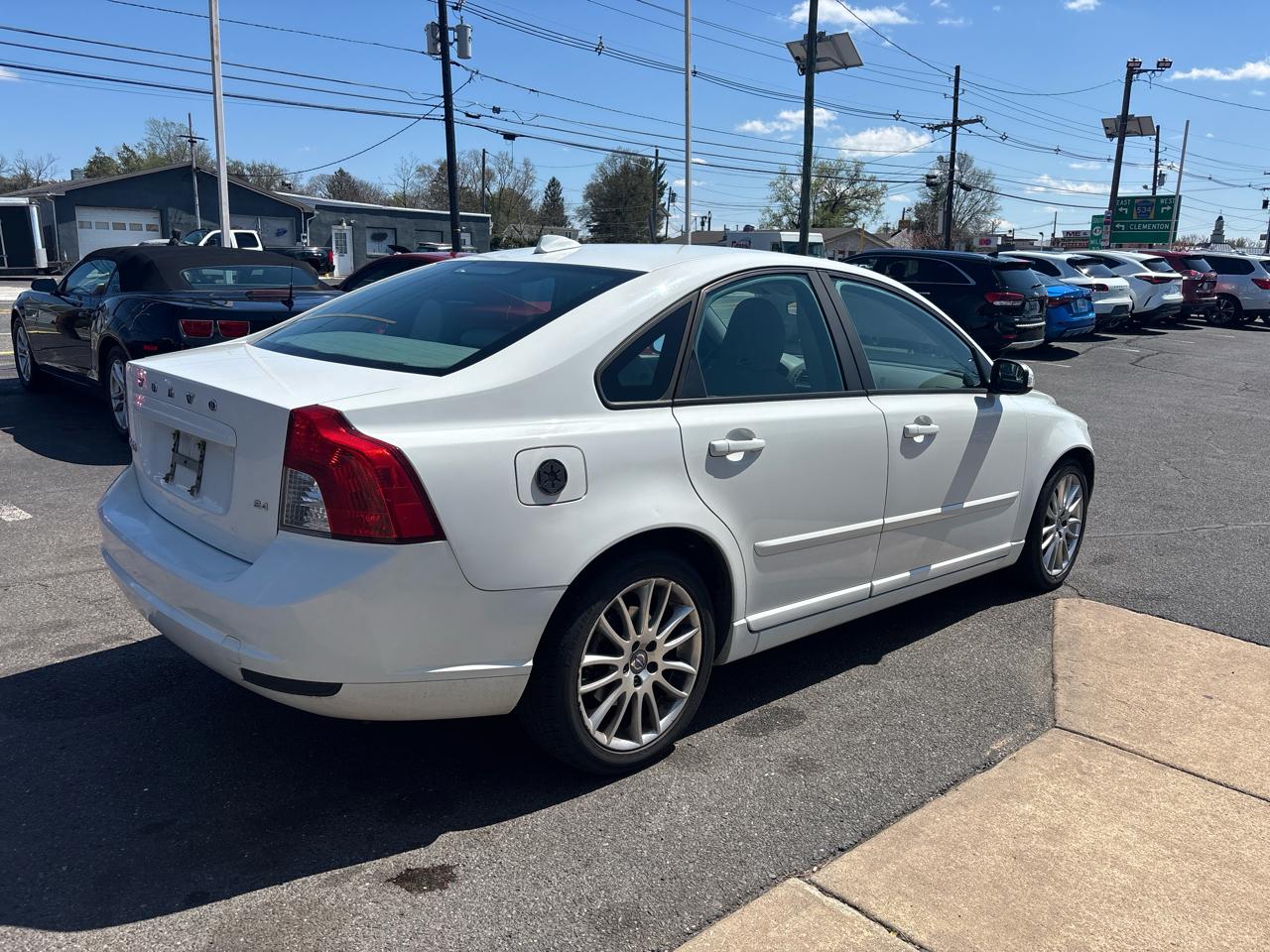 Volvo S40 4dr Sdn Auto FWD 2010