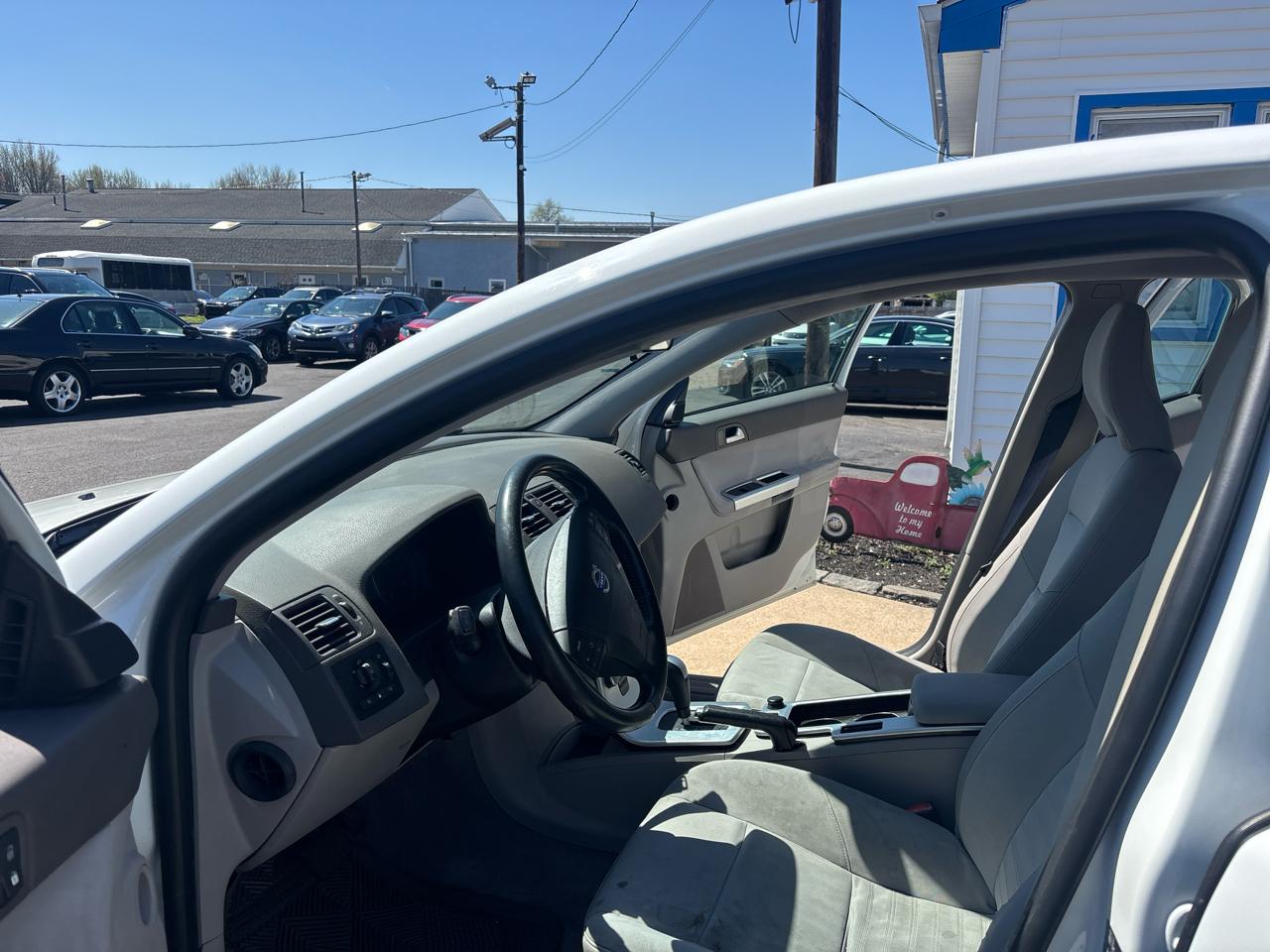 Volvo S40 4dr Sdn Auto FWD 2010