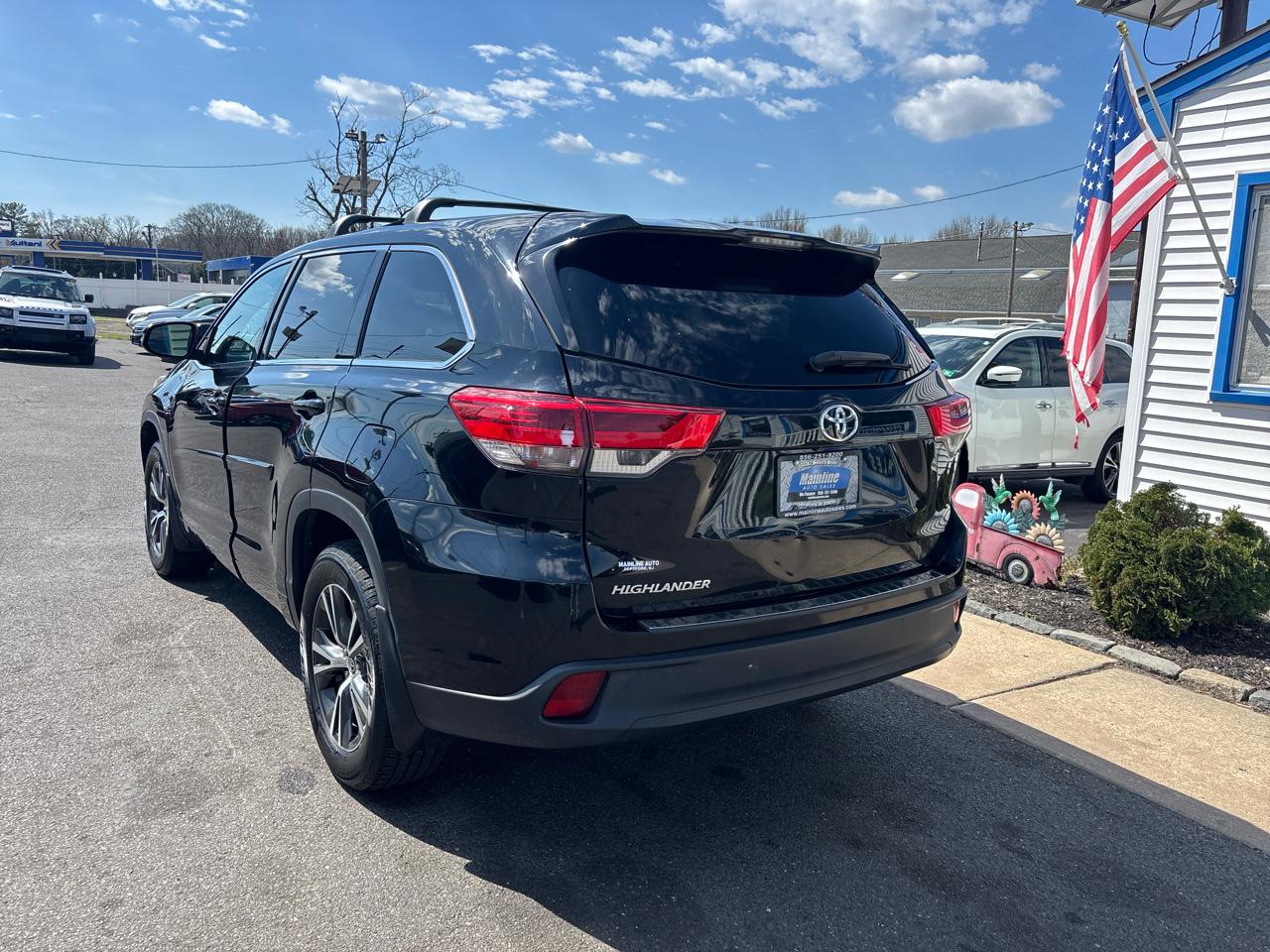 Toyota Highlander LE I4 FWD (Natl) 2017