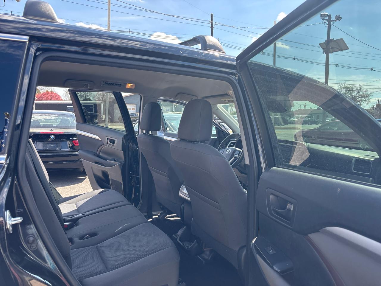 Toyota Highlander LE I4 FWD (Natl) 2017