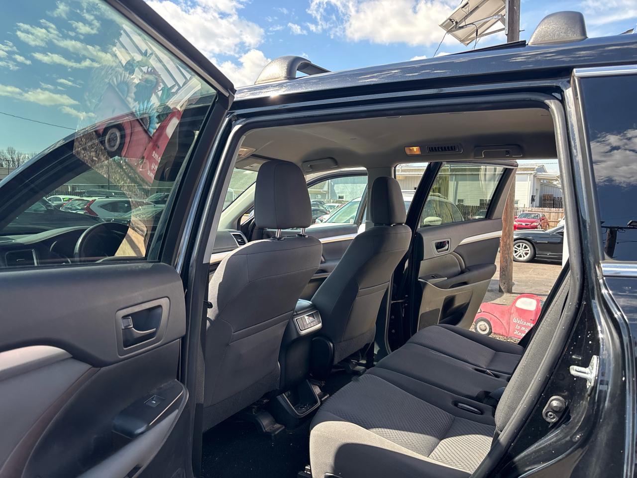 Toyota Highlander LE I4 FWD (Natl) 2017