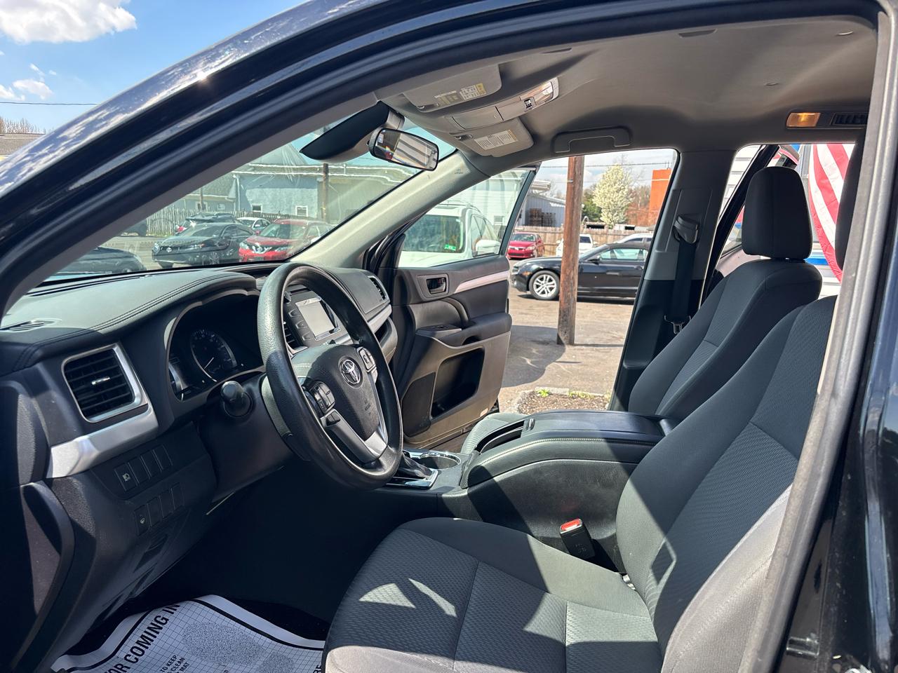 Toyota Highlander LE I4 FWD (Natl) 2017