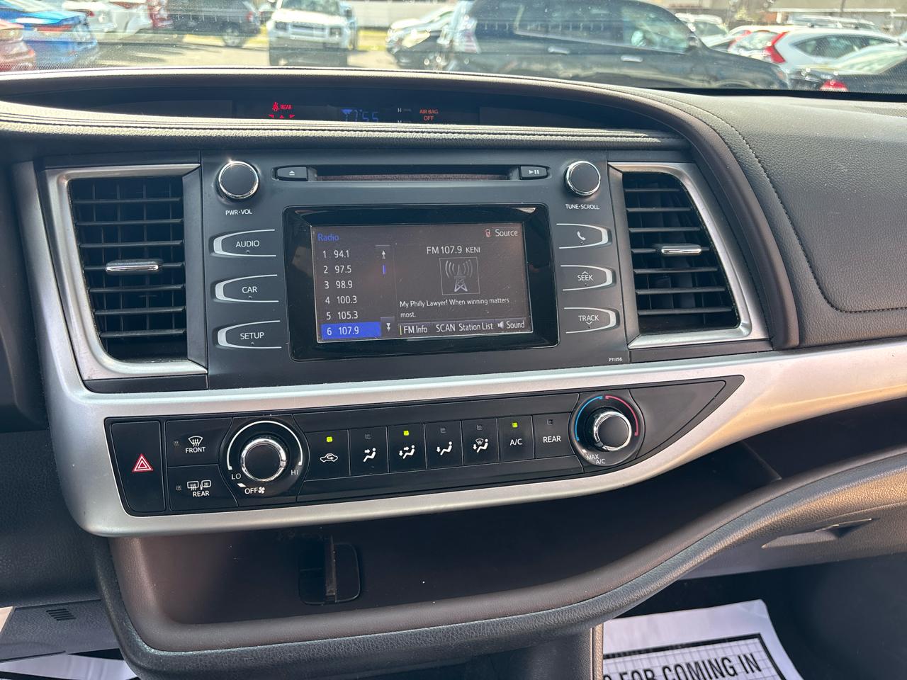 Toyota Highlander LE I4 FWD (Natl) 2017