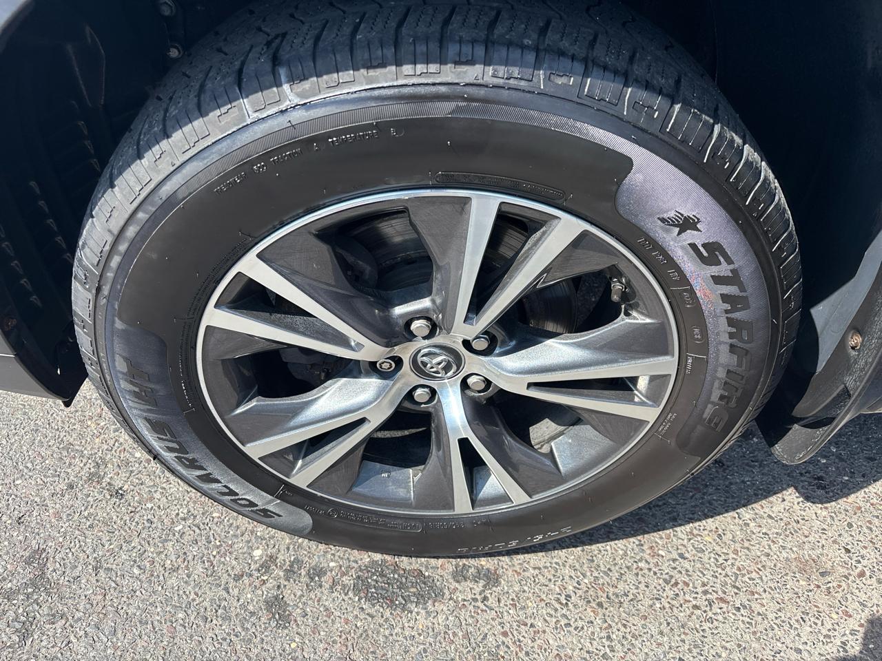 Toyota Highlander LE I4 FWD (Natl) 2017