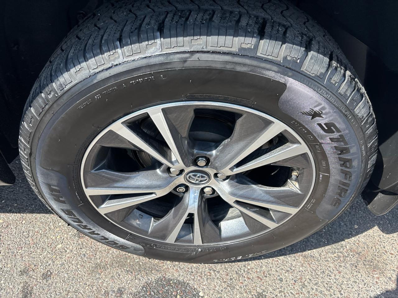 Toyota Highlander LE I4 FWD (Natl) 2017