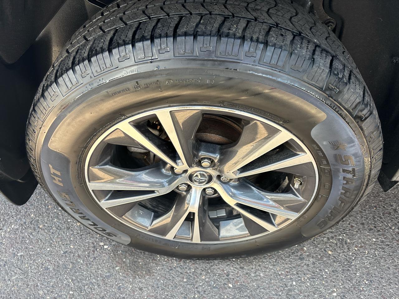 Toyota Highlander LE I4 FWD (Natl) 2017