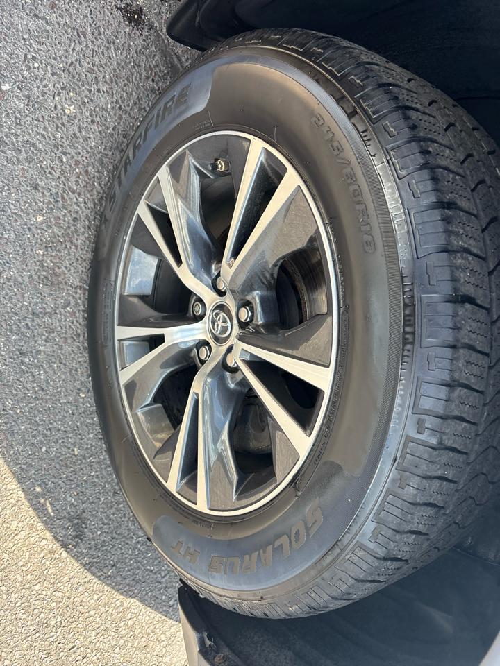 Toyota Highlander LE I4 FWD (Natl) 2017