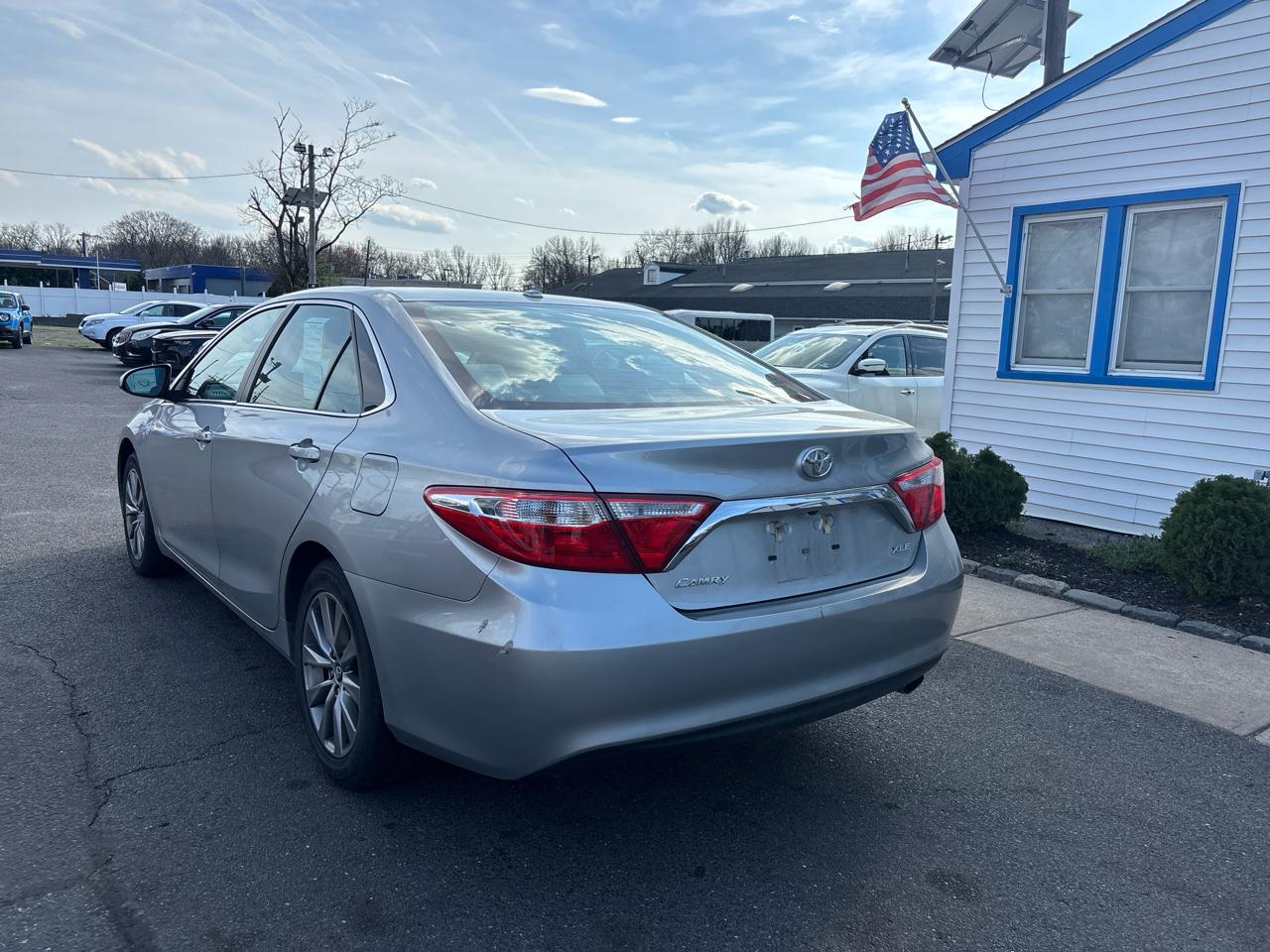 Toyota Camry XLE Auto (Natl) 2017