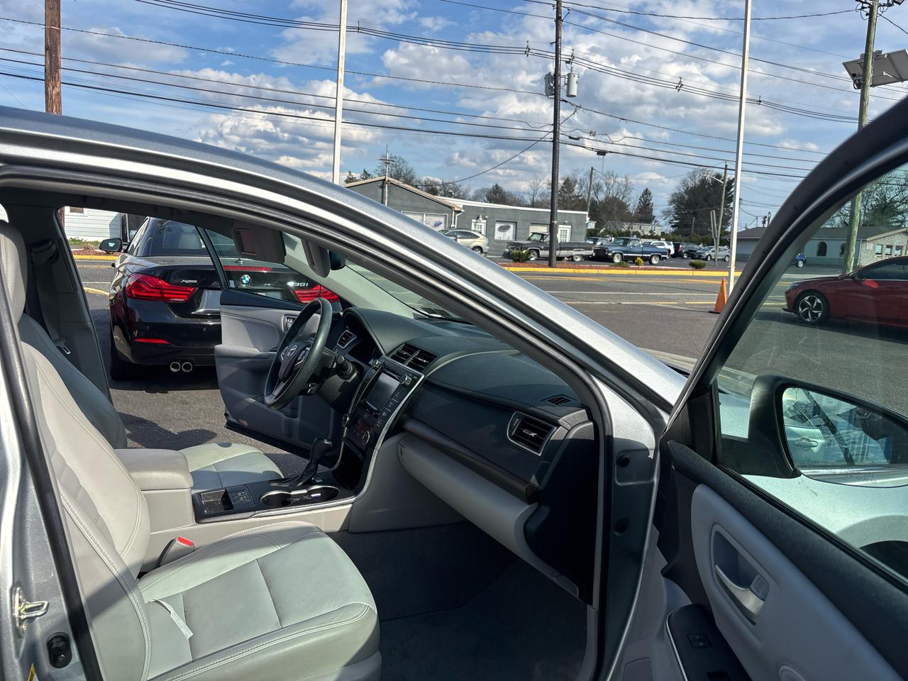 Toyota Camry XLE Auto (Natl) 2017